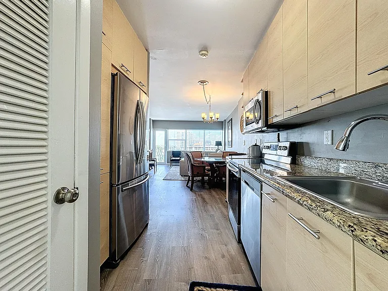 3250 NE 28th St #707 — Photo 2
