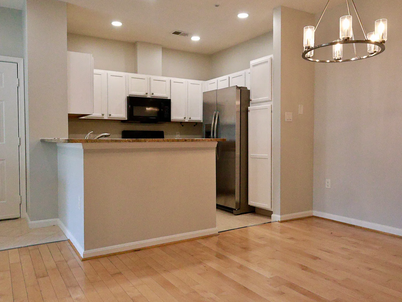2 bed, 1214 sqft, $2,500 — Photo 2