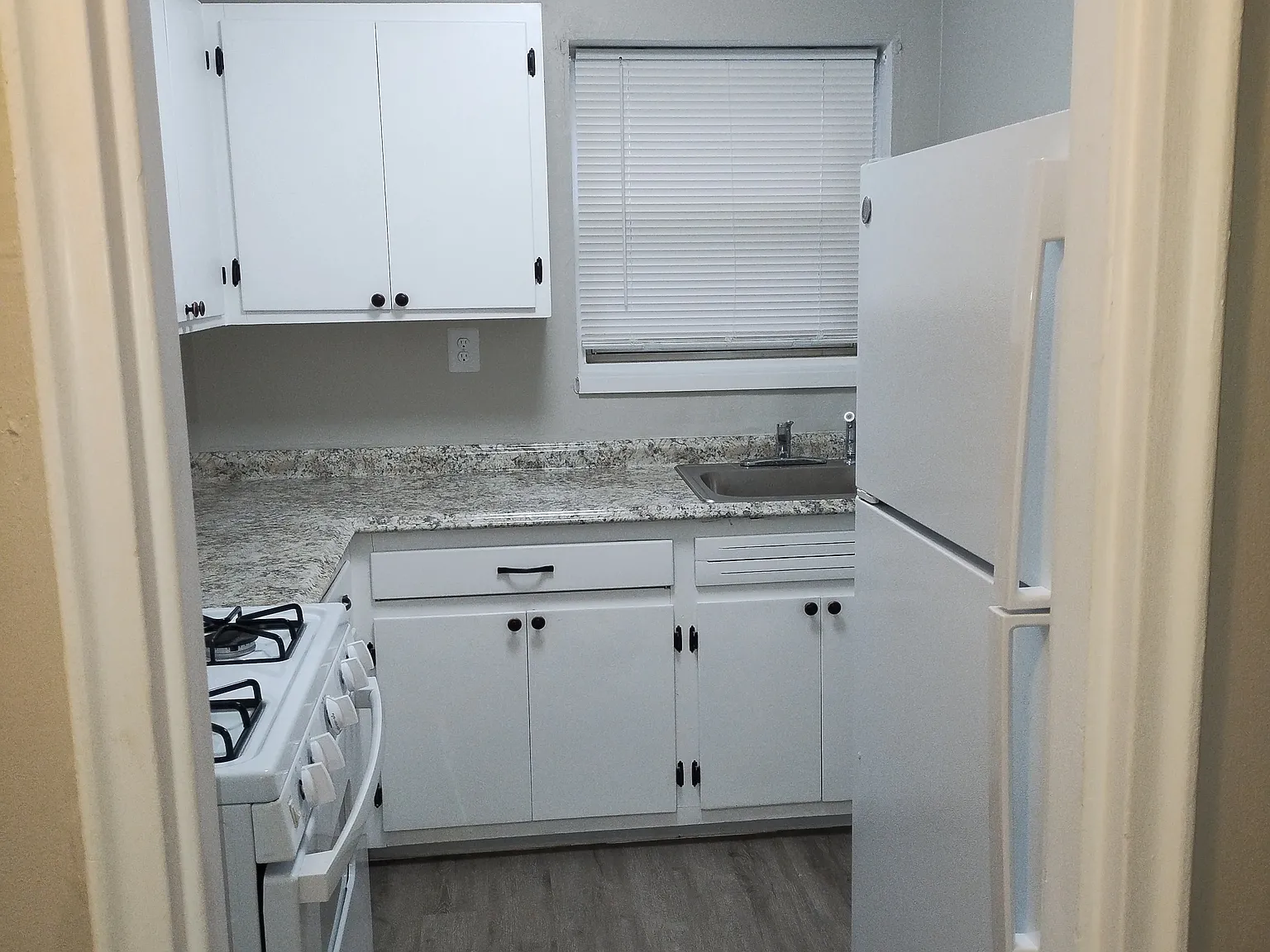 1 bed, 622 sqft, $2,400 — Photo 2