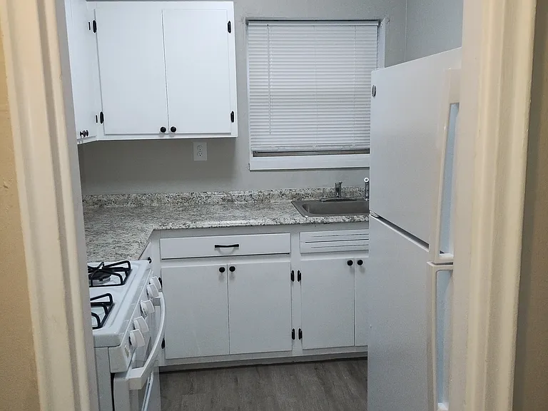 320 S Broadway #P1 — Photo 2