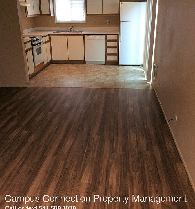 2nd image of 375 Rustic Pl APT 3