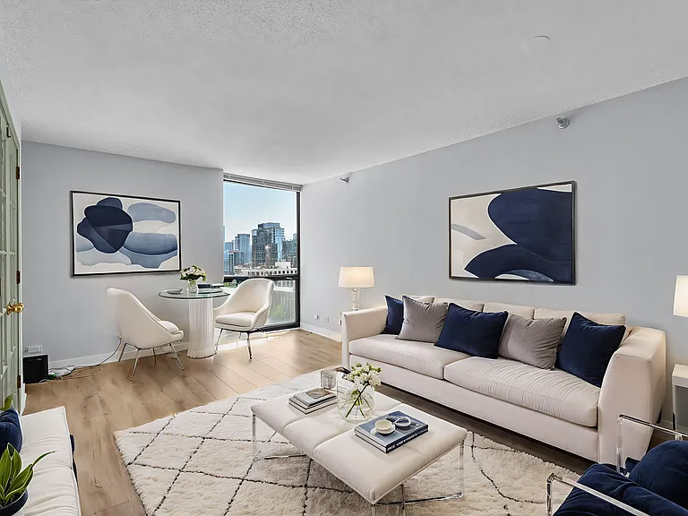 1122 N Clark St #1710 — Photo 2