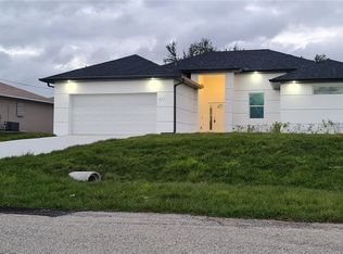 827 NE 16th Terrace Cpe, Coral, FL 33909