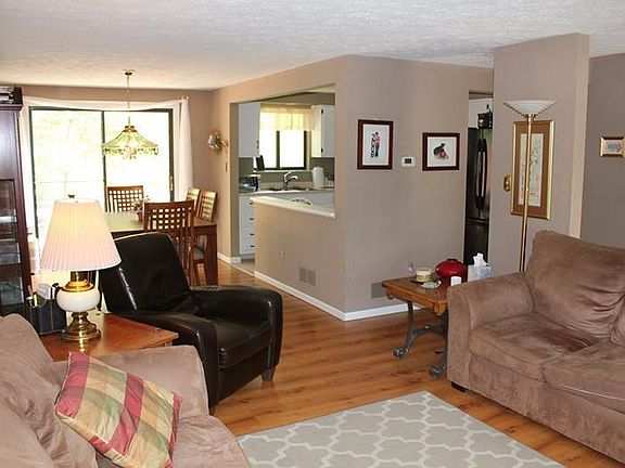 5th image of 2945 Abbey Ln