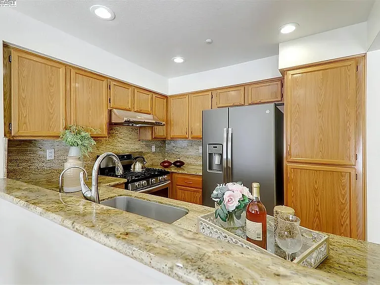 5710 Caprice Cmn — Photo 11