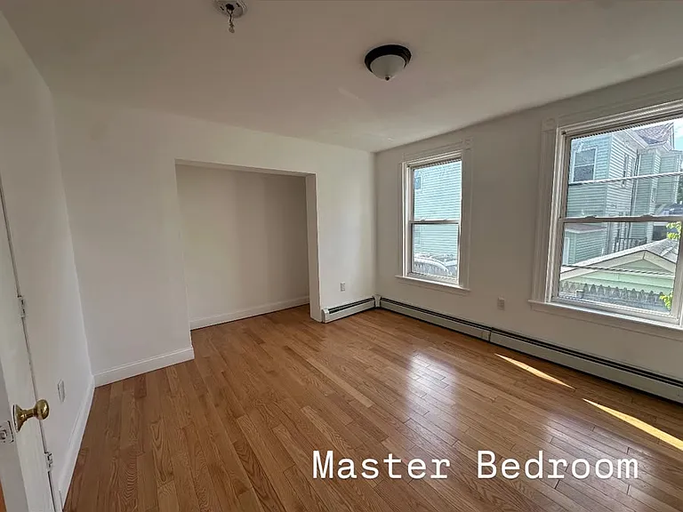 8 Peacevale Rd — Photo 5