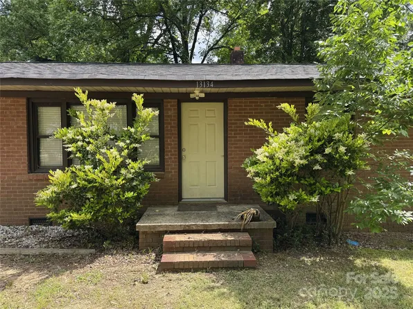13134 Homewood Dr, Charlotte, NC 28262