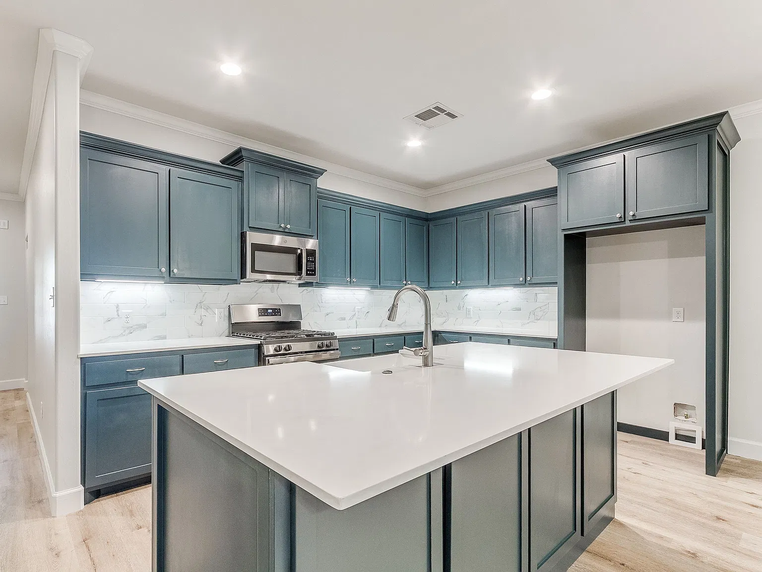3 bed, 1700 sqft, $1,995 — Photo 4