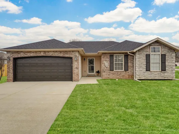 916 N Evergreen Avenue, Republic, MO 65738