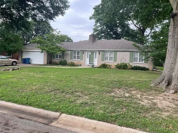 1012 Ridgeway Dr, Liberty, MO 64068