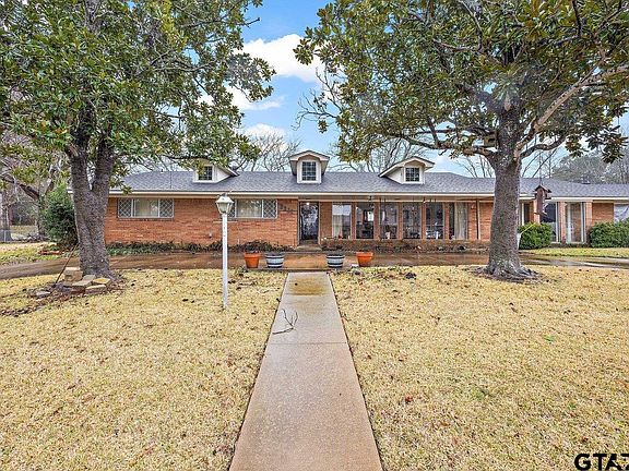 3rd image of 2311 Briarwood Dr