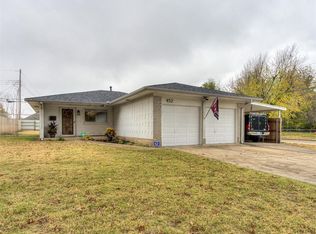 932 W Mitchell Dr, Midwest City, OK 73110