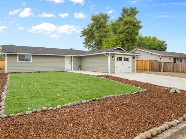 193 N De Anjou Ave, Eagle Point, OR 97524