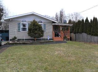 48 Manor Dr, Shirley, NY 11967