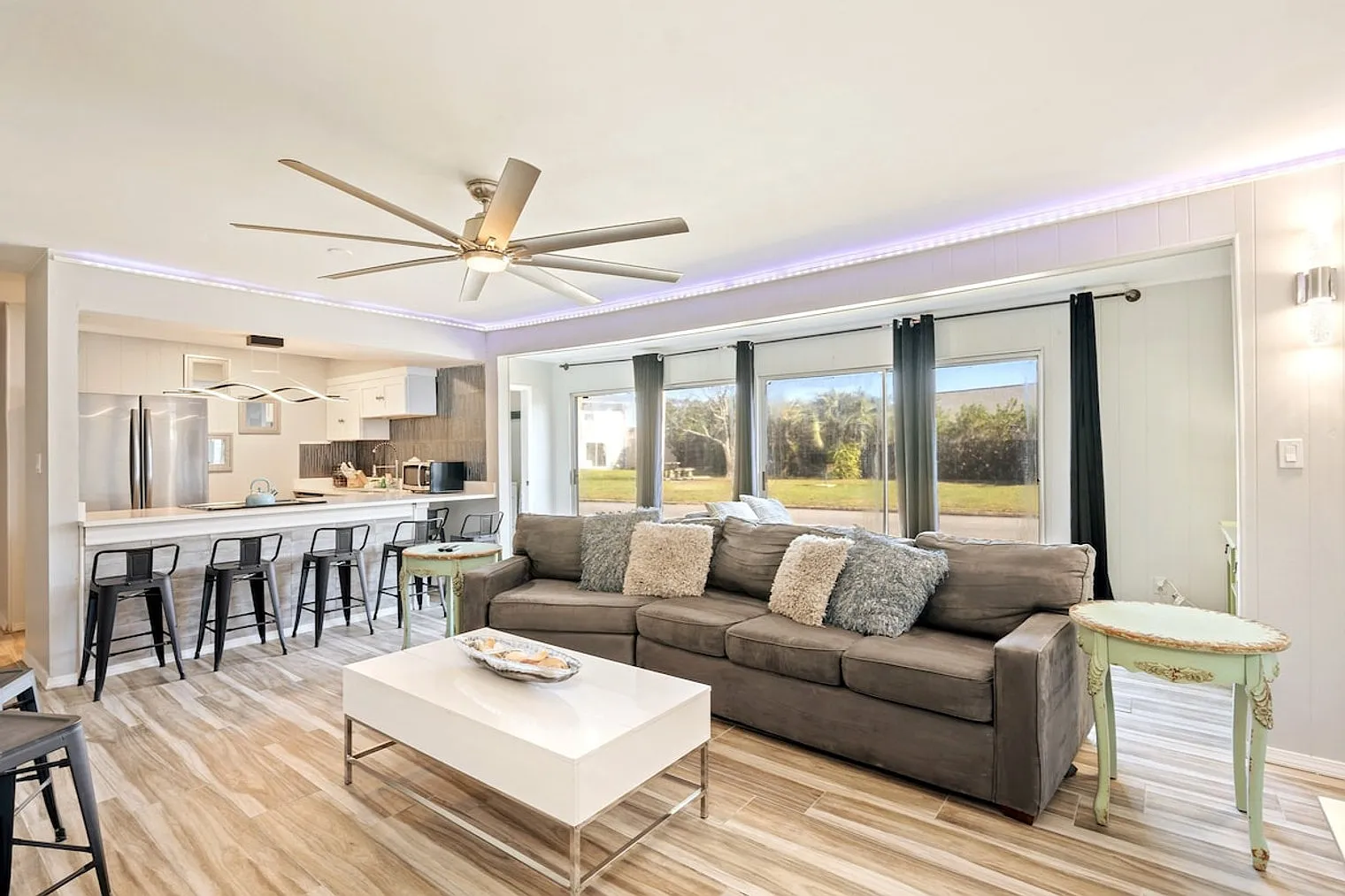 2 bed, 1.0 bath, 1044 sqft, $3,767 — Photo 1