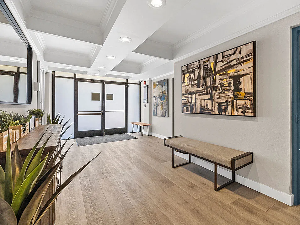Catalina Apartments