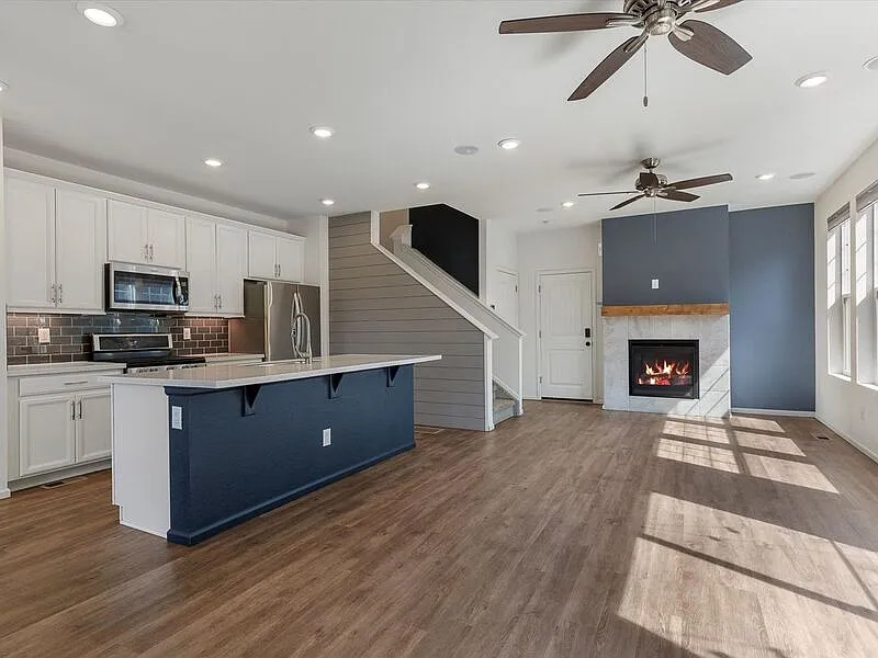 4 bed, 3.5 bath, 2297 sqft, $3,499 — Photo 3
