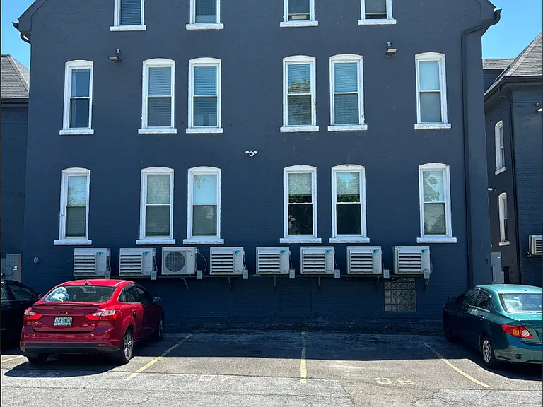 44 E Utica St — Photo 15