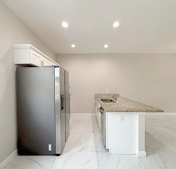 2 W Orange St #101 — Photo 12