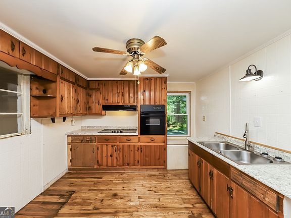 2nd image of 113 Eason St