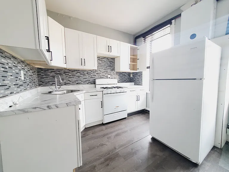 8 Saint Pauls Ave #4R — Photo 1