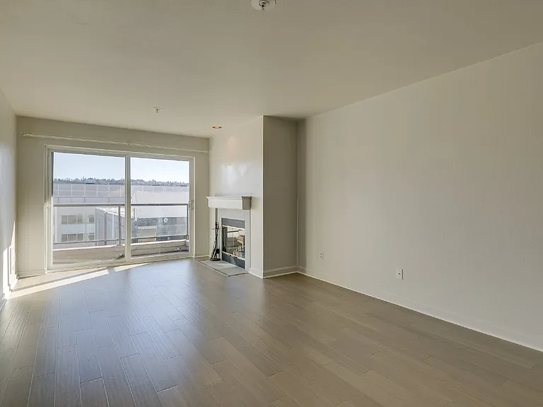 1504 Aurora Ave N #206 — Photo 11