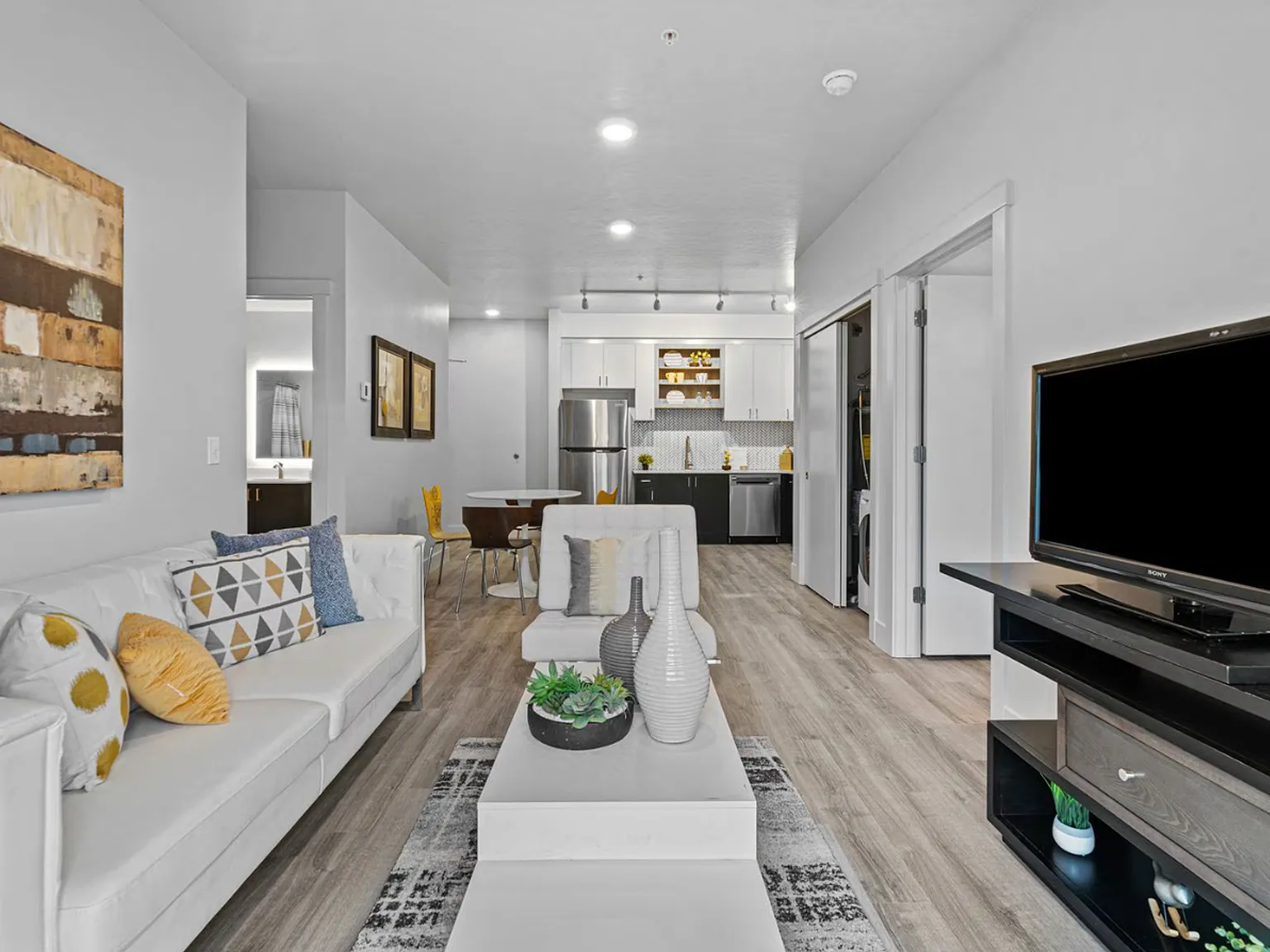 The Eliana Apartments — Photo 2
