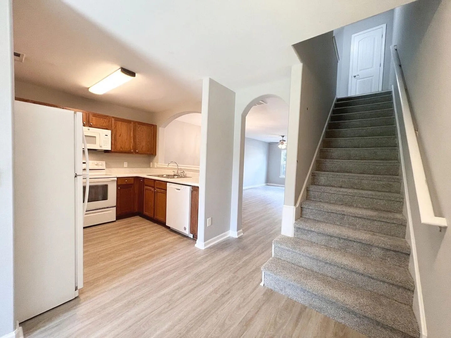 2 bedroom 2.5 bath townhome in Spring Lakes — Photo 4