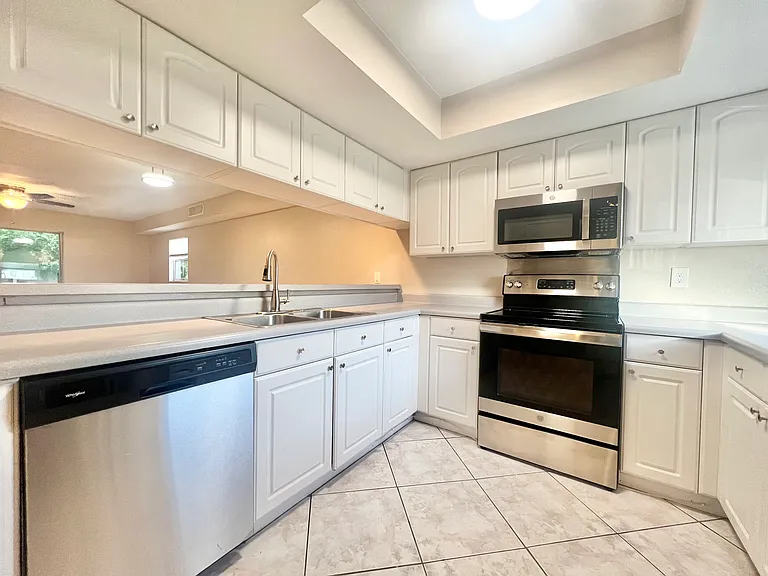 1713 Azalea Ct #C — Photo 4