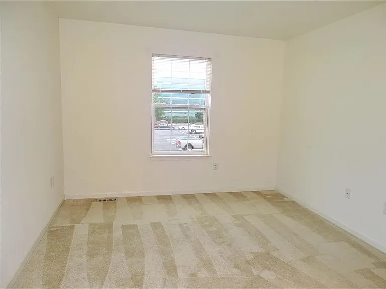 2527 Oakwood Ln — Photo 15