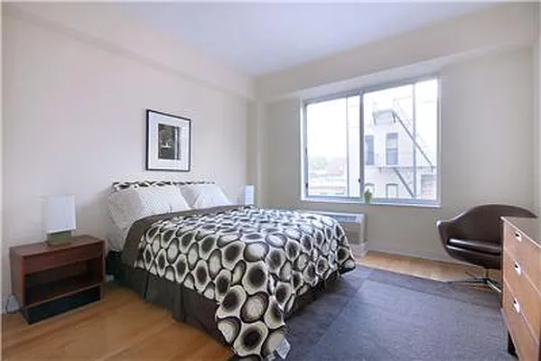 Sold by Warburg | media 6