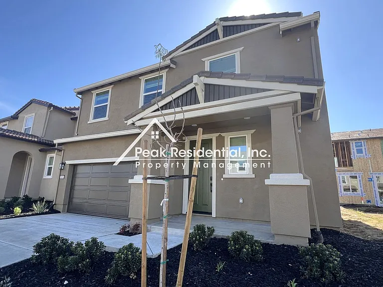 5218 Senesta Cir — Photo 1