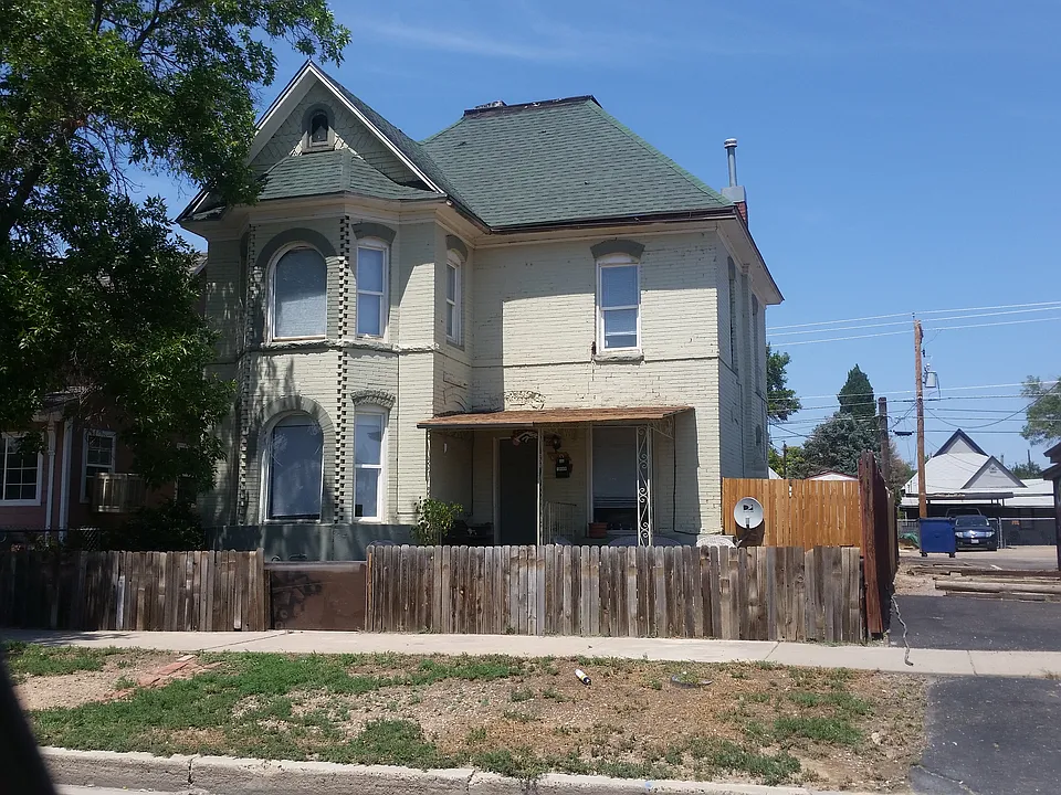 1609 W 17th St