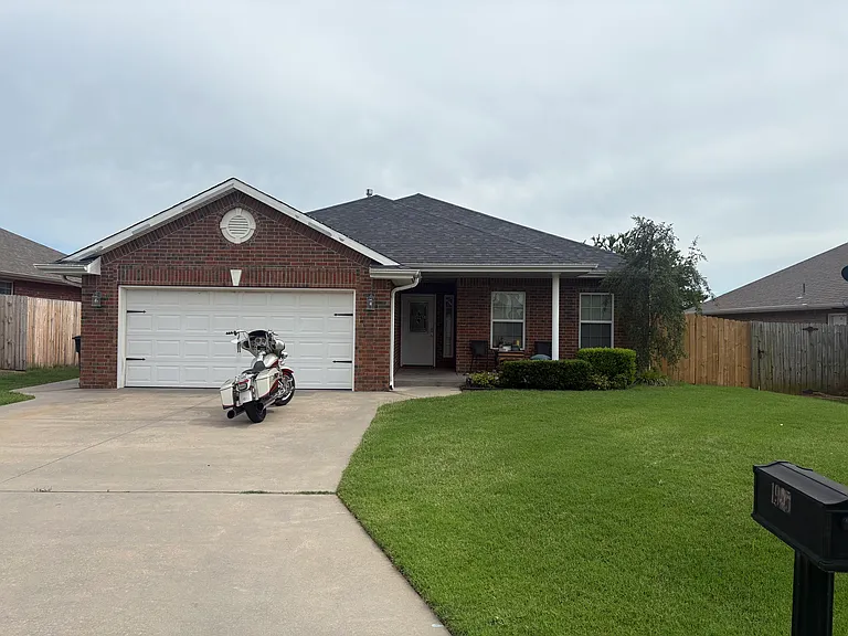 1925 Rain Tree Dr — Photo 12