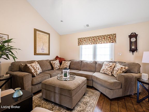 4th image of 185 Spencer Ln