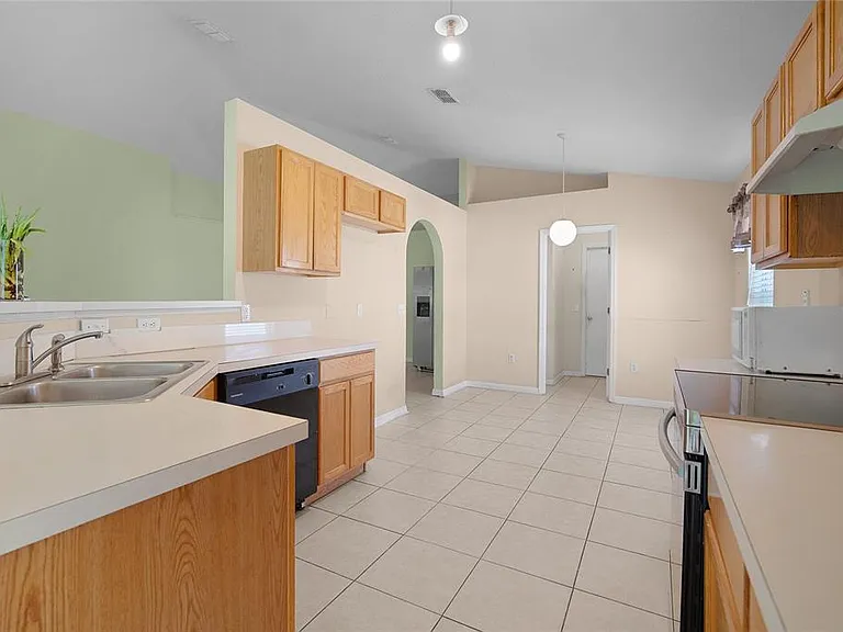 265 Jocelyn Dr — Photo 22