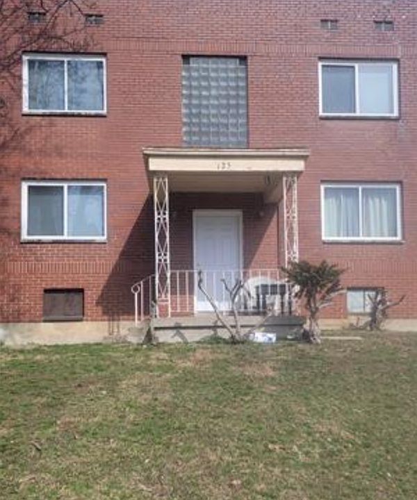 1st image of 125 Niagara Ave #2