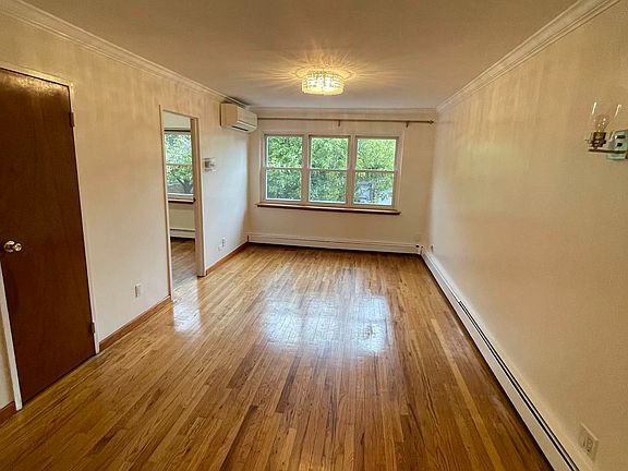 4th image of 3014 70th St #2
