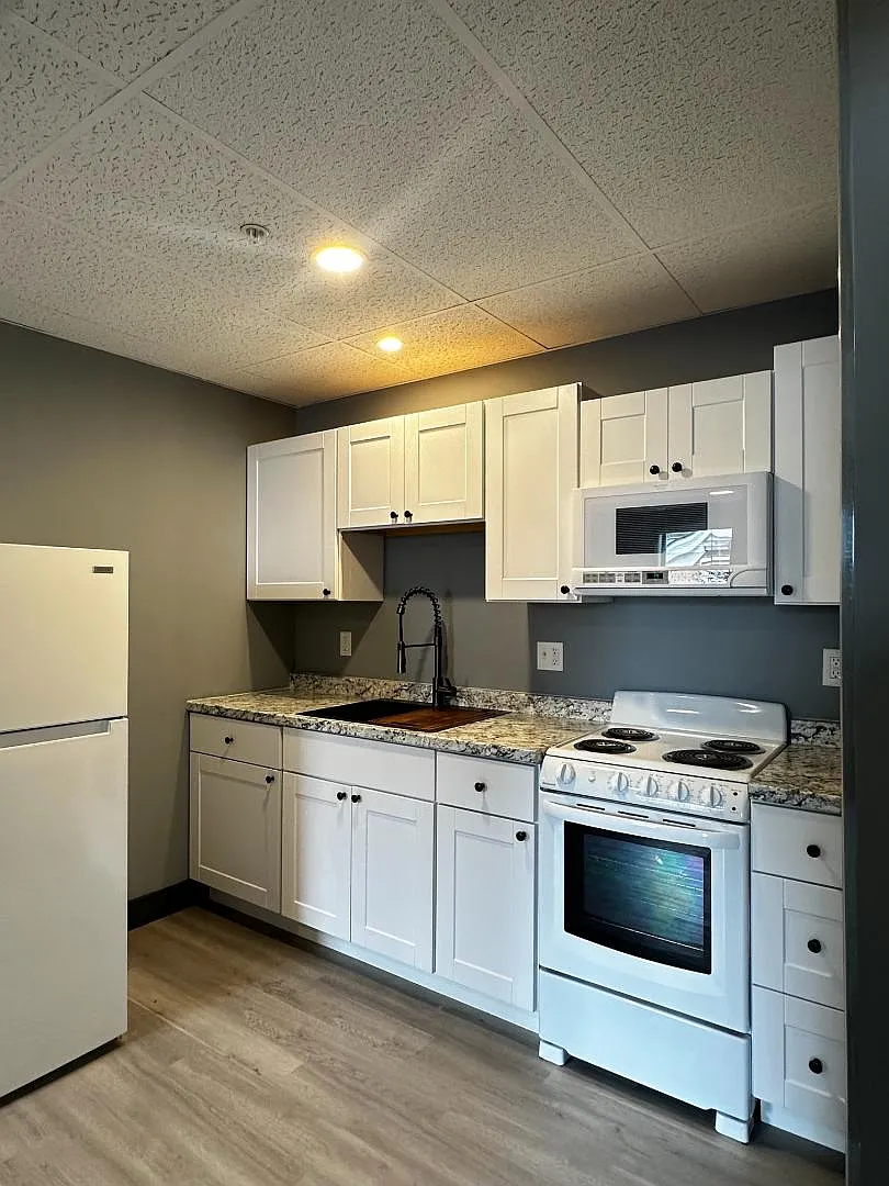 6 N Main St - Unit 6D | One Bedroom Apartment — Photo 1