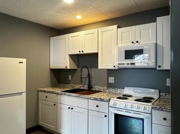 6 Main St, Newport, NH