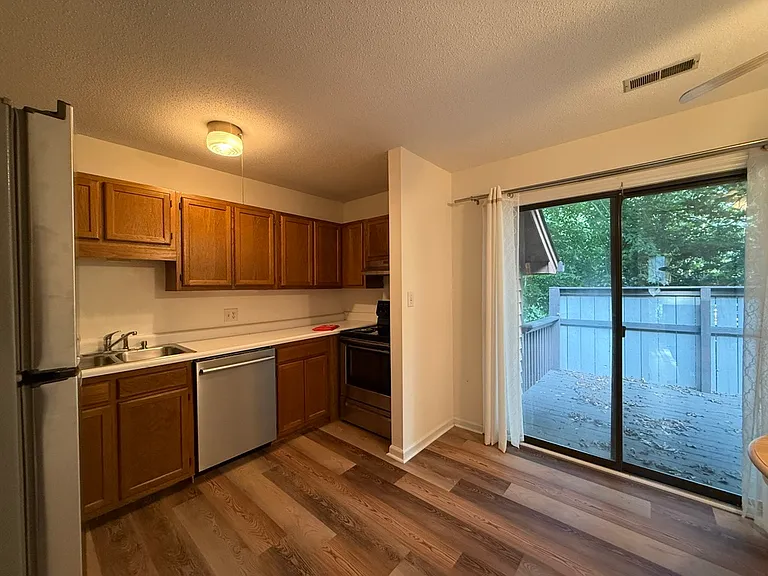 2821 Seclusion Ct — Photo 8