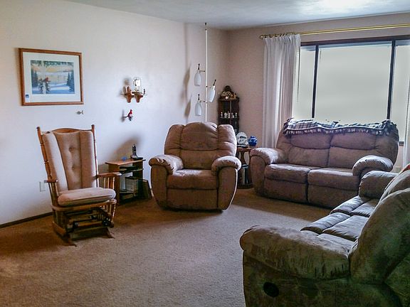 2nd image of 139 Klompen Ct