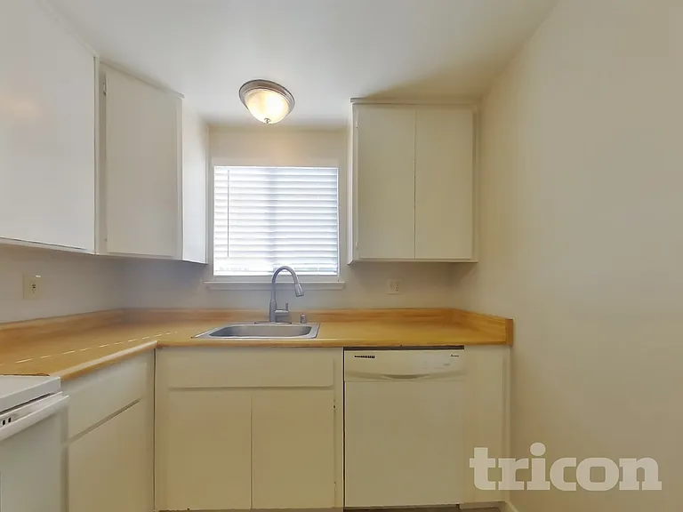 1630 E Lake Ct — Photo 6