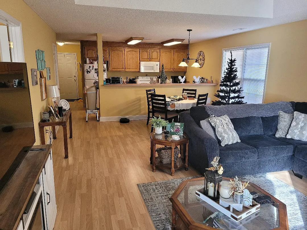 2 bed, 1241 sqft, $1,400 — Photo 3