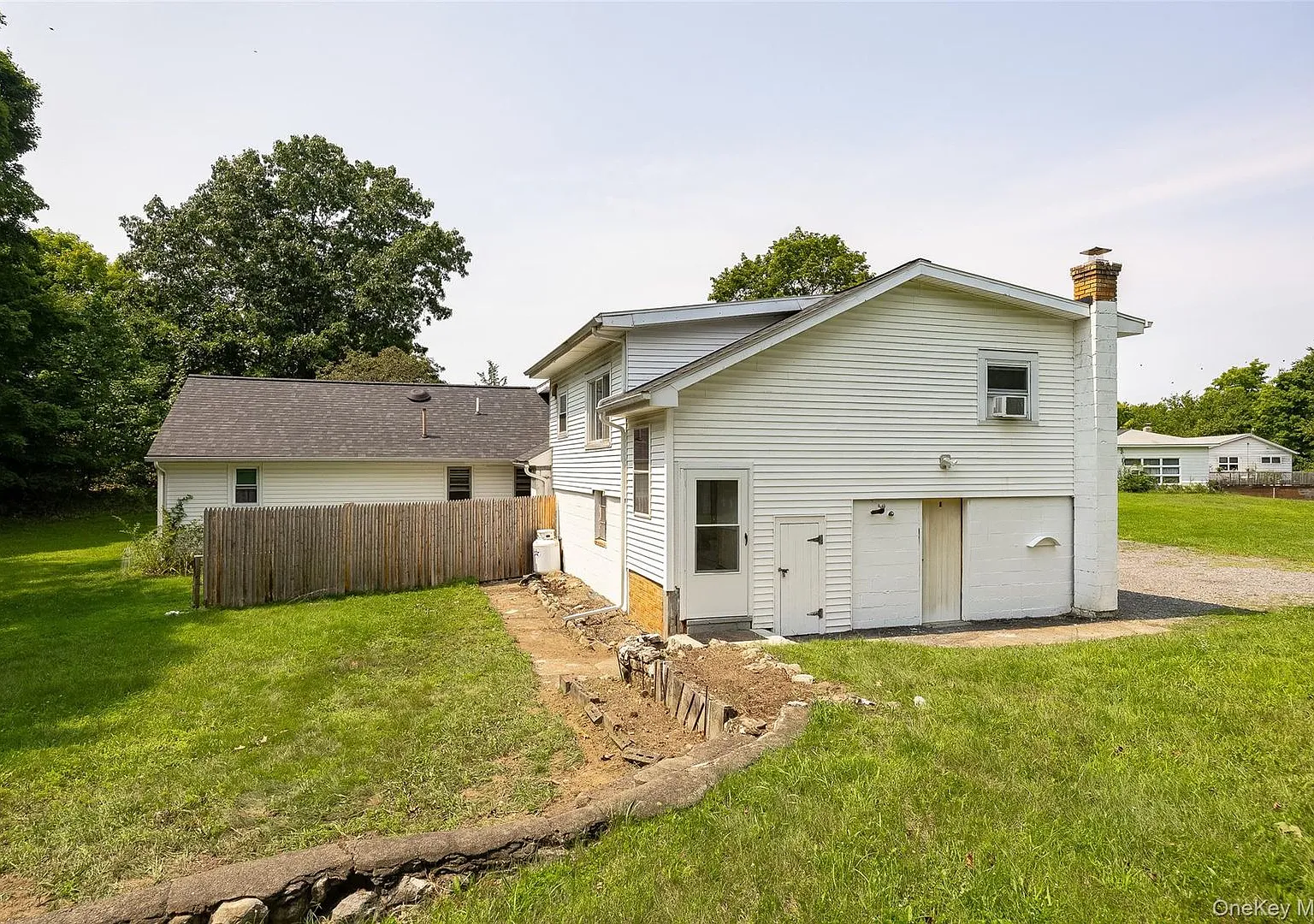 2 bed, 2.0 bath, 1000 sqft, $2,300 — Photo 2