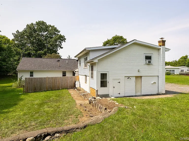 216 Hobbs Ln #B — Photo 2