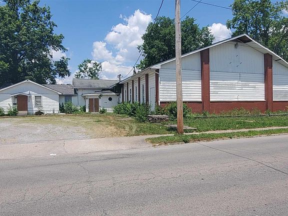 2nd image of 200 W 12th St