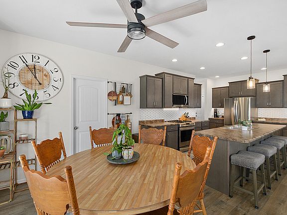 5th image of 10990 Isles Ave