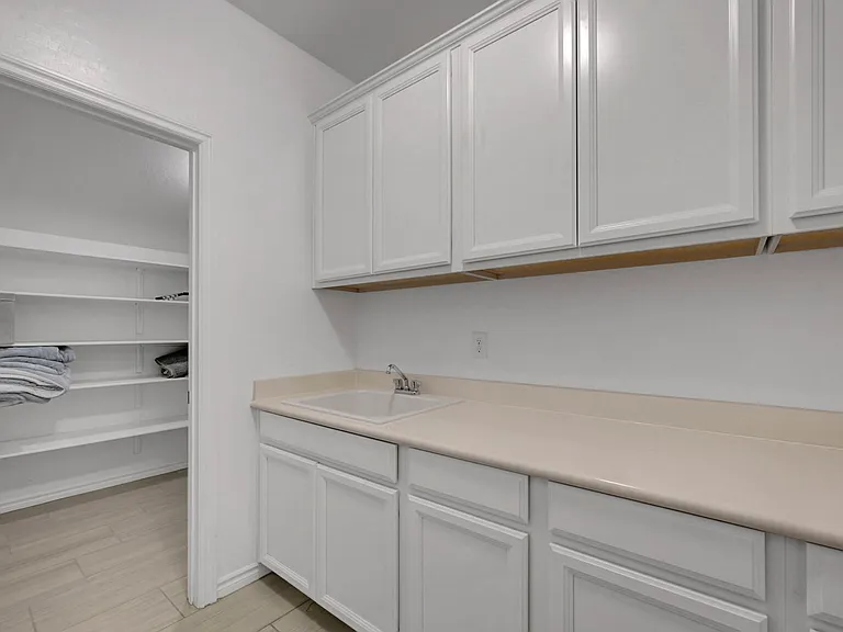12321 Silvana St — Photo 25
