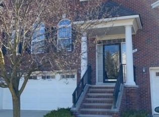 818 Red Run Dr #1, Troy, MI 48085